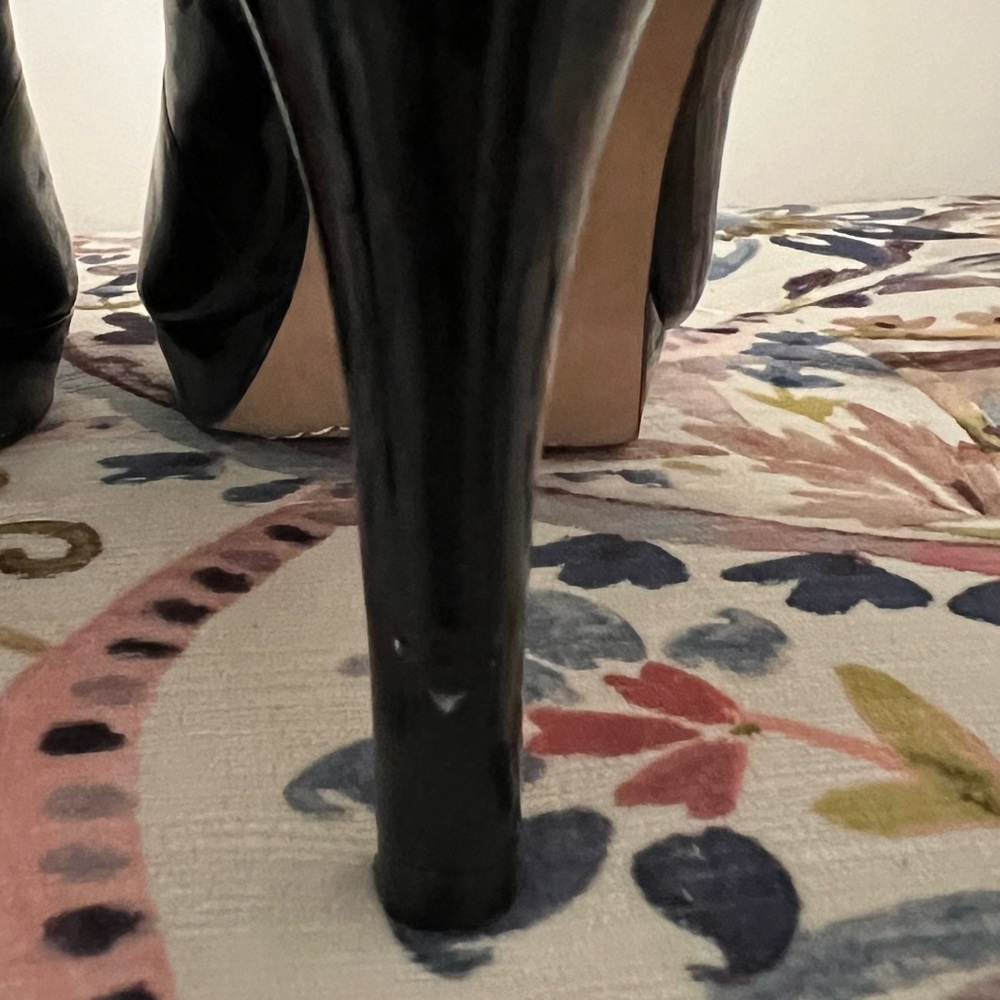 Size 7 Vince Camuto black heels - Picture 4 of 7